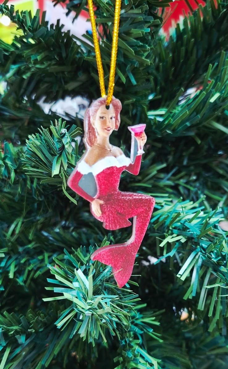 Подвеска на елку "Русалочка с бокалом"
