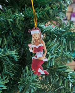 Подвеска на елку "Снегурочка с бокалом"