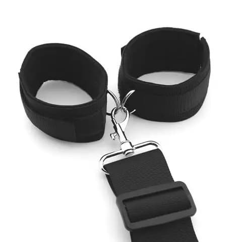 Набор для фиксации с кляпом, ошейником и наручниками