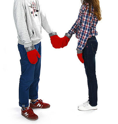 Варежки для влюбленных со снежинками