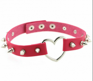 Чокер с сердечком и шипами фуксия