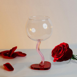 Бокал с изогнутой ножкой "Сердце"