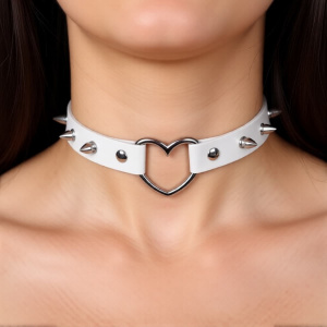 Чокер с сердечком и шипами белый
