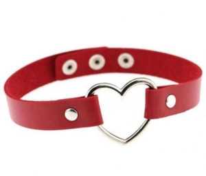Чокер кожаный с сердцем красный