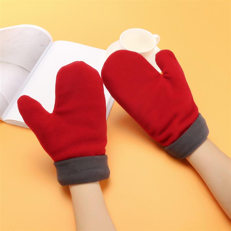 Варежки для влюбленных со снежинками