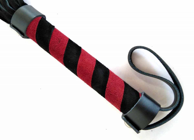 Плеть многохвостная "Vita" c черно-красной ручкой