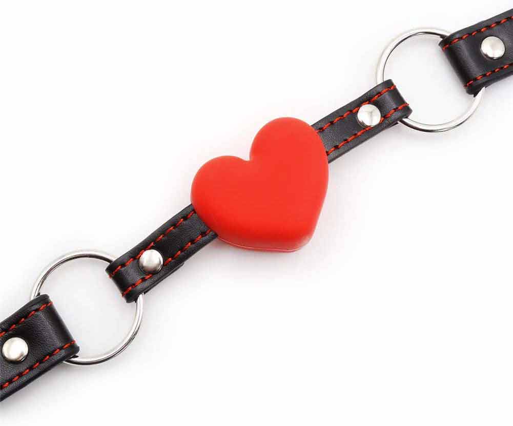 Кляп "Redheart" с красным сердцем