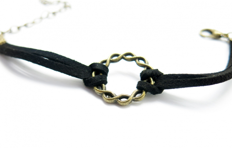 Браслет на руку замшевый