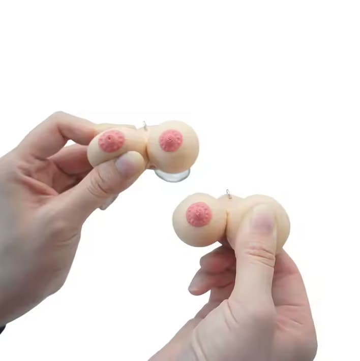 Брелок грудь антистресс