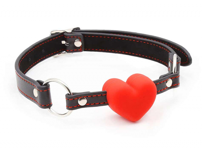 Кляп с с красным сердечком