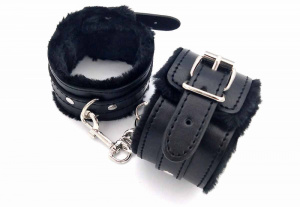 Кандалы "Matte black" с мехом