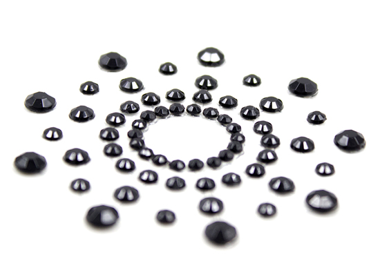 Украшения на грудь черные