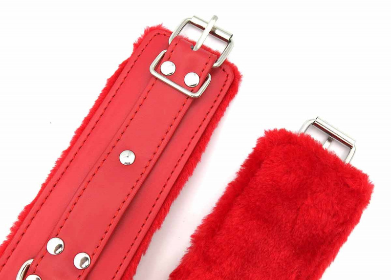 Кандалы с мехом "Sofita"