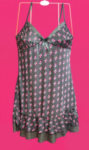 Сорочка черная с вишенками