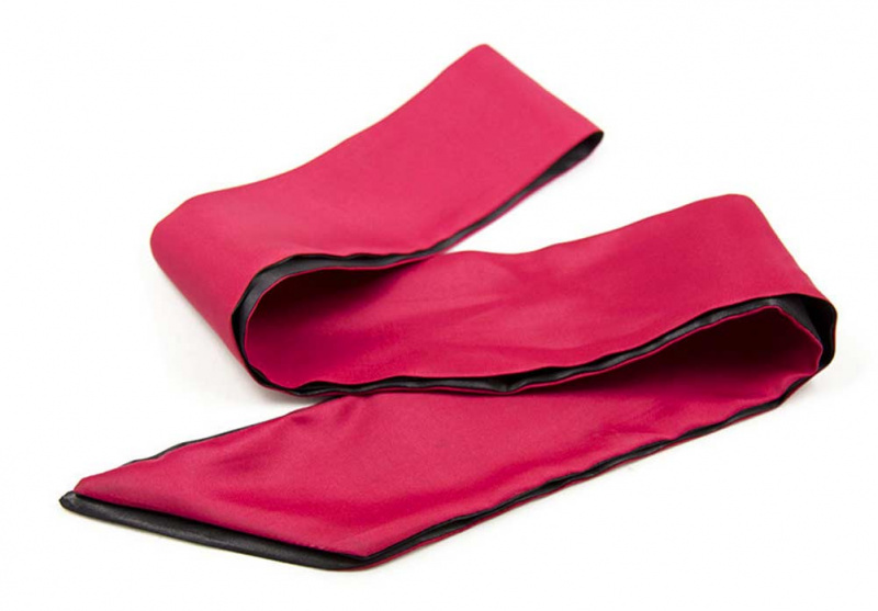 Повязка на глаза черная с бордовым