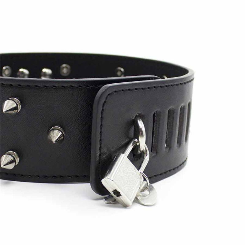 Ошейник с поводком-цепочкой и клепками "Prevent"