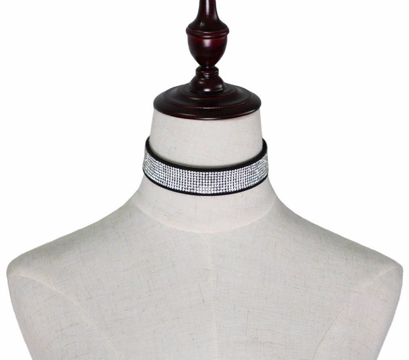 Чокер со стразами "Glow" черный