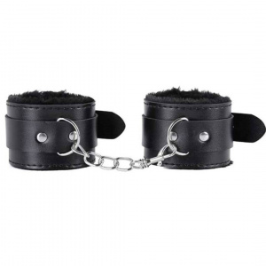 Наручники с мехом "Komena Black" черные