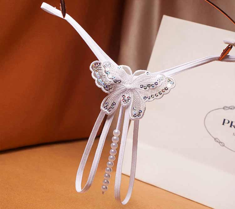 Трусы женские с бусами "Бабочка" с пайетками белые