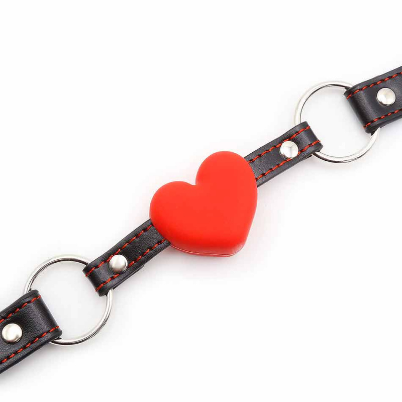 Кляп с с красным сердечком