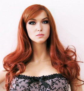 Парик медно-русый с челкой с длинными вьющимися волосами