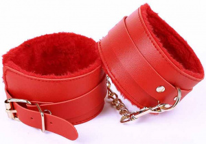 Наручники с мехом "Komena" красные