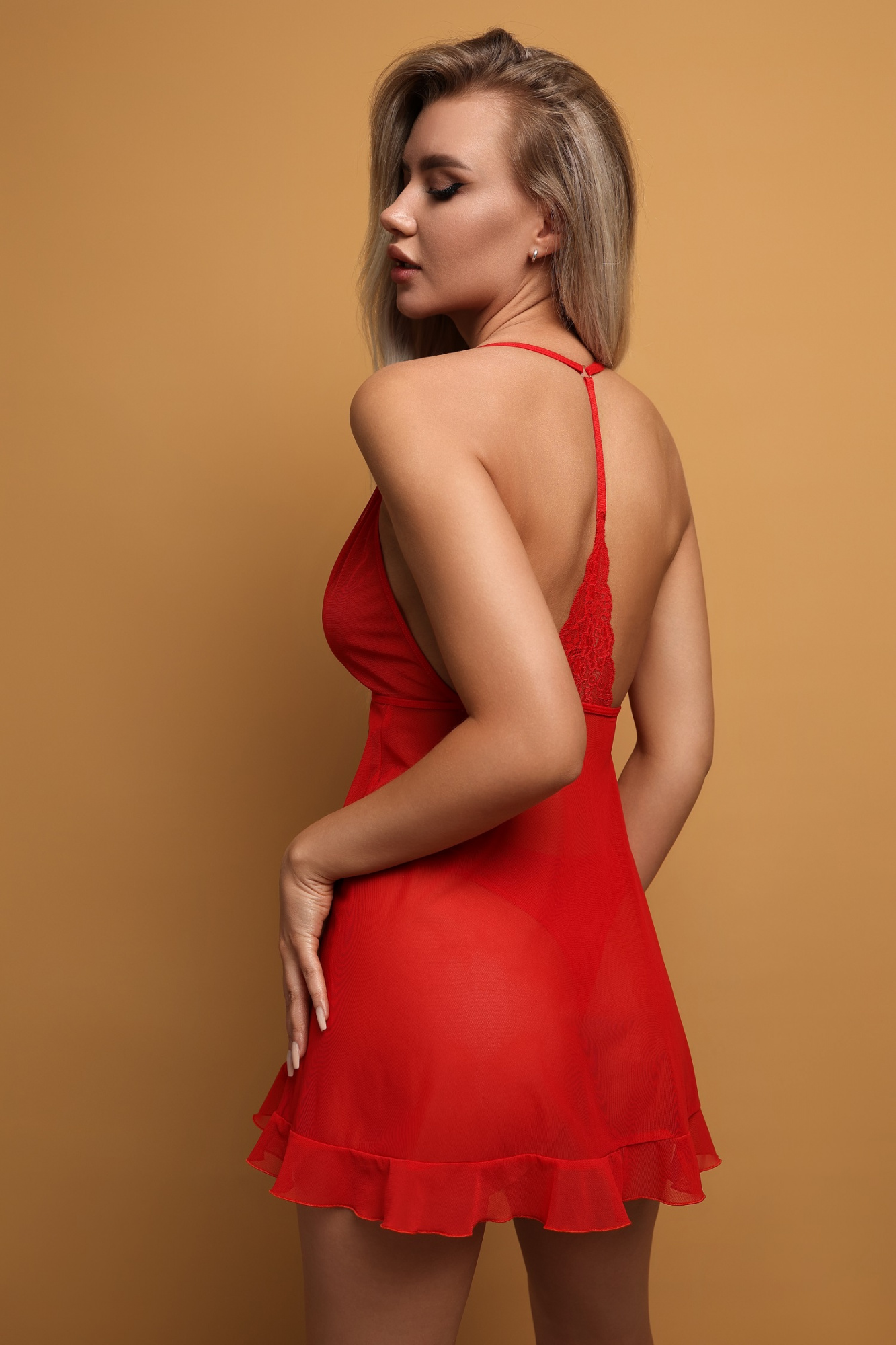 Романтичная сорочка с кружевом и застёжкой спереди красная LF Muse